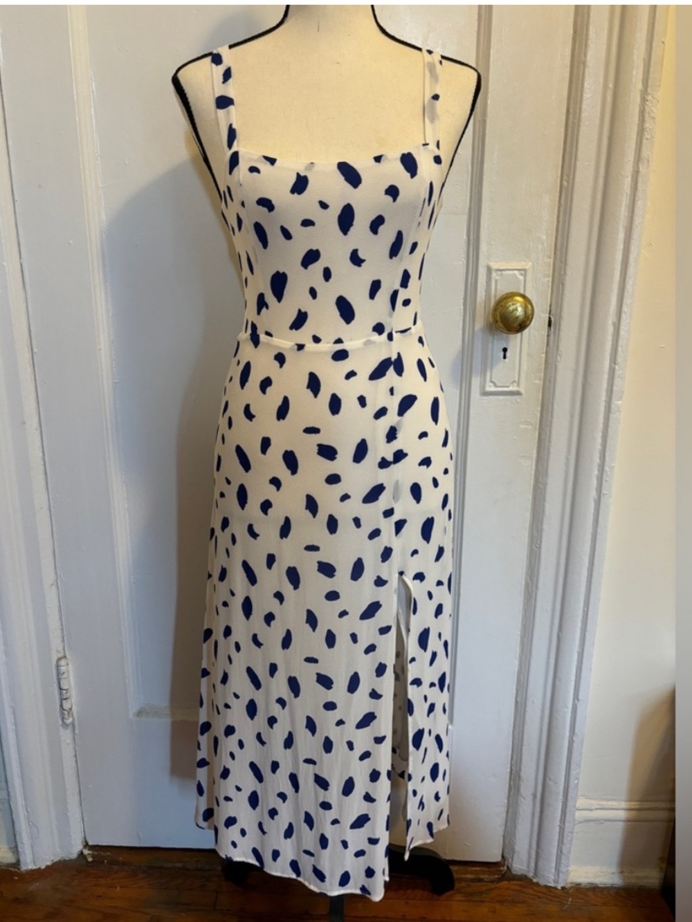 Reformation Ink Dot Dress White and Blue
Sz 4